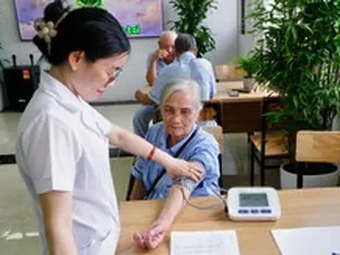 2/3 người trên 60 tuổi có ít nhất 1 bệnh nền, cần làm gì để phòng bệnh?