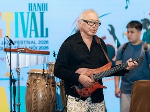 Bí mật đằng sau màn biến hóa guitar thành đàn bầu của nhạc sĩ Nguyên Lê
