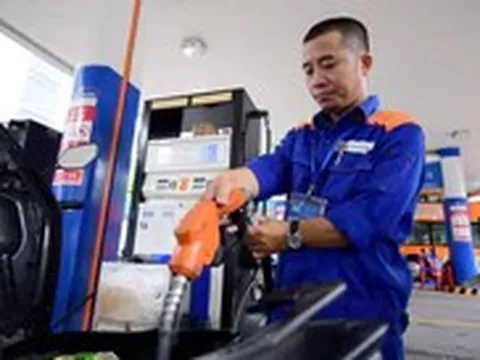 Vì sao xăng dầu tăng giá mạnh?