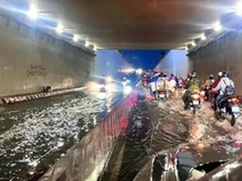 Mưa lớn ở Đồng Nai, hầm chui Tân Phong và nhiều tuyến đường ngập