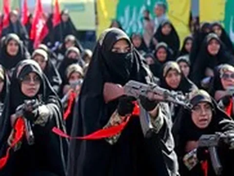 Hơn nửa triệu người đăng ký tình nguyện 'sẵn sàng hy sinh vì Iran'