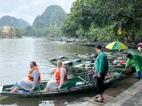 Tràng An, Chùa Hương tạm dừng đón khách vì mưa lớn