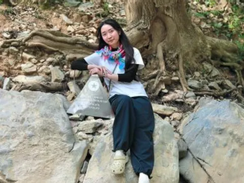 Cô gái Hà Nội 23 tuổi nghỉ việc văn phòng, dành 8 tháng sống từ núi tới đảo