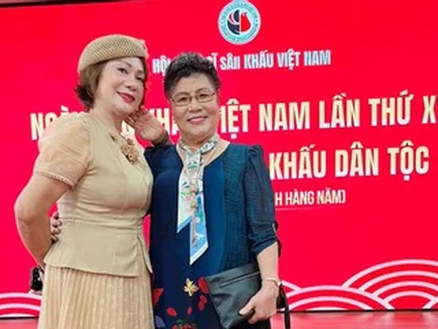 NSND Hương Dung và NSND Tâm Chính vui mừng ngày hội ngộ