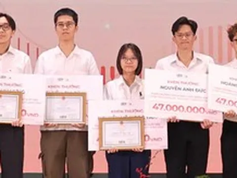 Đại học Kinh tế TP.HCM: 63 thủ khoa đạt tuyệt đối 100/100 điểm