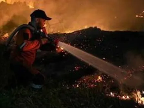 Indonesia gặp khó với cháy rừng, Malaysia gieo mây tạo mưa