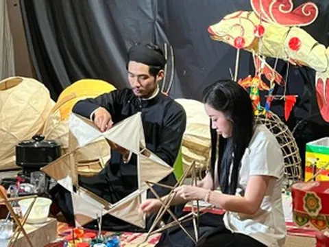 Kỹ thuật làm đèn Trung thu cổ truyền bất ngờ tái sinh nhờ bàn tay Gen Z