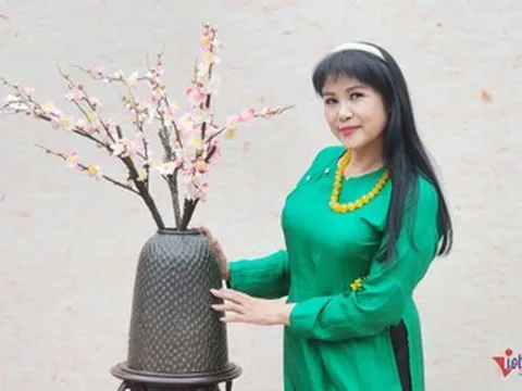 NSND Thanh Ngoan, NSƯT Việt Hoàn hát ở lễ hội đền Trần Thương