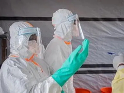Mạng xã hội lan tin chưa kiểm chứng về Ebola, bác sĩ khuyến cáo