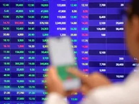 Chứng khoán EVS và T-Cap cùng bị phạt, lộ loạt vi phạm về báo cáo