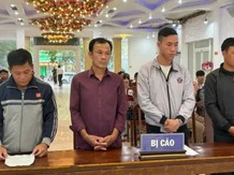 Lái thuyền rượt đuổi, đánh nhau trên đường ngập lụt ở Huế, 4 người lãnh án tù