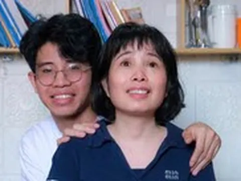 Rơi nước mắt bài tính học phí của con trai người mẹ khiếm thị, HS giỏi lý tỉnh, đậu ĐH Quốc gia