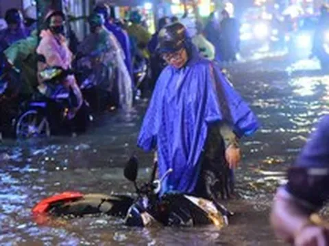 Cần có bảng chỉ dẫn, phát loa cảnh báo để người dân biết ‘né’ những điểm ngập sâu tại TP.HCM