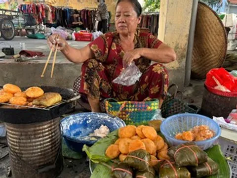 Khu chợ lâu đời ở Hưng Yên bán đủ món ngon rẻ, 8 chiếc bánh chỉ 10.000 đồng