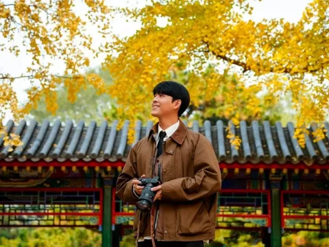 Người Việt lại kéo nhau đi Trung Quốc ngắm lá vàng, lá đỏ