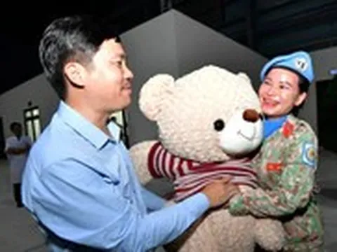 Đêm đoàn tụ của người lính mũ nồi xanh trở về từ Nam Sudan