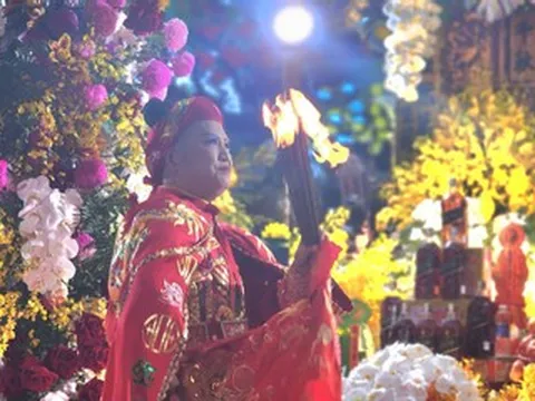 Hơn 1000 đoàn và thanh đồng hầu Thánh ở Kiếp Bạc