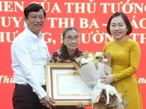 'Cô Ba' Thủ Dầu Một 10 năm dạy lớp học tình thương nhận bằng khen của Thủ tướng