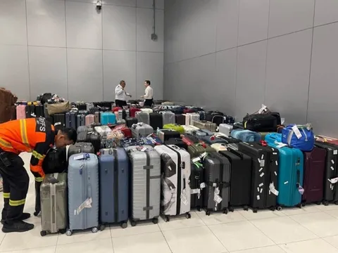 Cảnh tượng chưa từng thấy tại sân bay Thái Lan