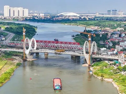 Toàn cảnh cầu dây văng nghìn tỉ vừa hợp long ở Hà Nội, dự kiến thông xe trong năm nay