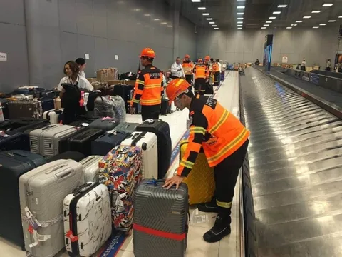 Tin mới vụ vali chất đống 'chưa từng thấy' tại sân bay Thái Lan