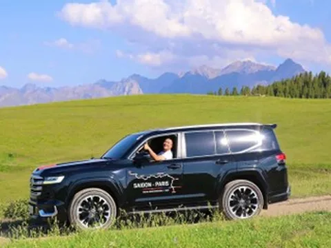 Người đàn ông Việt lái ô tô 80 ngày từ TPHCM đến Paris, vượt 25.000km