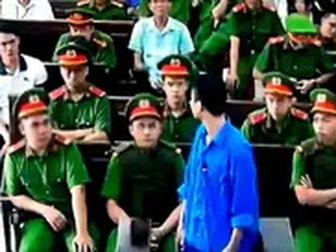 Vụ thảm sát ở Đồng Nai: 1,13 tỉ tiền bồi thường và ánh mắt bị cáo tìm kiếm người thân