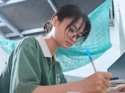 Kỷ luật khắt khe của nữ sinh viên sông Hồng: Nhịn bữa sáng, làm công ở xưởng 4 tiếng mỗi ngày
