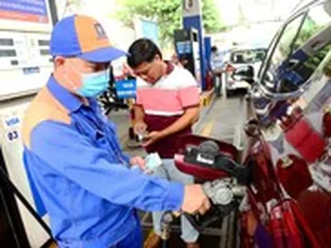 Từ 15h ngày 8-10: Xăng E10RON95-V trên 29.000 đồng/lít, dầu diesel tiêu chuẩn cao trên 30.500 đồng/lít