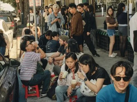 Món ăn vỉa hè Việt gây sốt ở Mỹ, khách Tây xếp hàng vài tiếng chờ thưởng thức