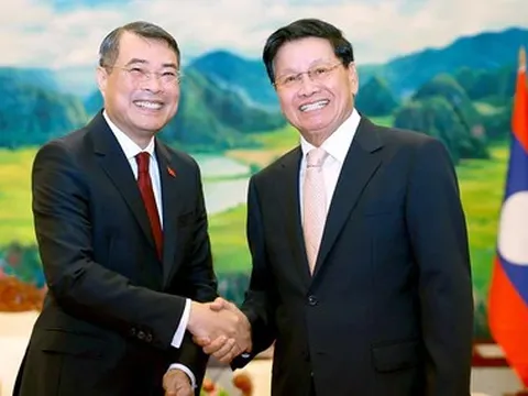 Việt Nam - Lào khẳng định ưu tiên cao nhất cho việc vun đắp quan hệ đặc biệt