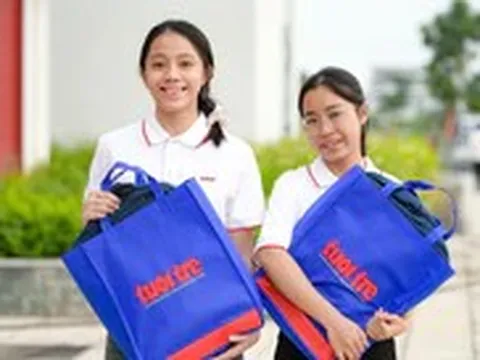Tặng 50 triệu cho nữ SV Hàng hải: 'Quá khứ toàn niềm đau và mặc cảm, nhưng tôi không khóc'