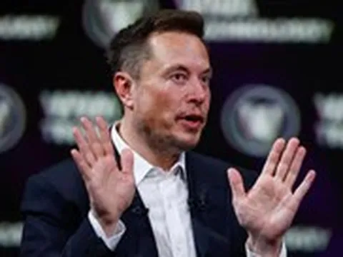 Tỉ phú Elon Musk hòa giọng với ông Trump chỉ trích ông Zelensky