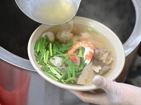 Quán đặc sản Nam Bộ ở Hà Nội đông kín, nguyên liệu 'vượt' 1.800km ra mỗi ngày
