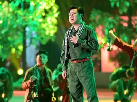 ‘Khúc tri ân’ trước giờ đưa các anh hùng liệt sĩ về nghĩa trang thành phố