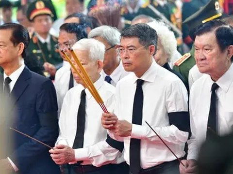 Bắt đầu Lễ tiễn đưa các Anh hùng liệt sĩ từ công viên Lê Thị Riêng về yên nghỉ tại Nghĩa trang liệt sĩ TP.HCM