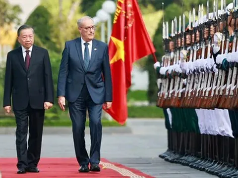 Tổng Bí thư, Chủ tịch nước Tô Lâm đón Tổng thống Thụy Sĩ, hai Phu nhân cùng mặc áo dài