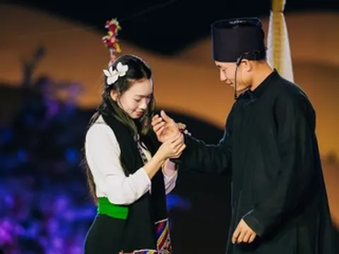 Truyện thơ 'Xống chụ xon xao' của người Thái lên sân khấu thực cảnh