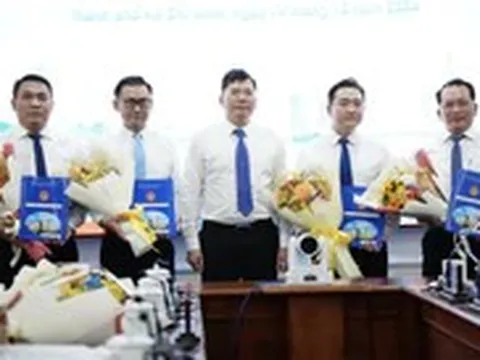 UBND TP.HCM trao quyết định điều động, bổ nhiệm nhiều cán bộ
