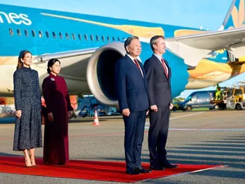 Nhà vua Đan Mạch và Hoàng hậu đích thân đón Tổng Bí thư, Chủ tịch nước Tô Lâm và Phu nhân tại sân bay