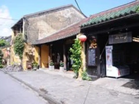 Phố cổ Hội An vắng bất thường, vì sao?