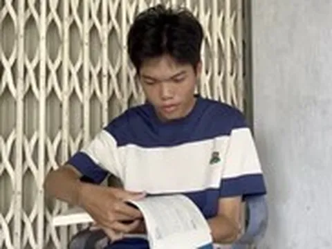 Thiếu tình mẹ và mắc bệnh tim, nam sinh Cần Thơ ráng học bổ túc, đậu kỹ thuật phần mềm