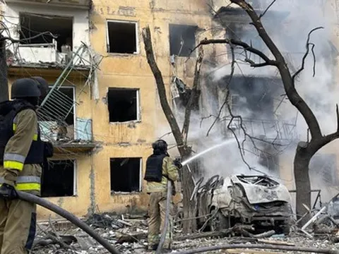 NÓNG: Ukraine ra lệnh sơ tán các gia đình có trẻ em khỏi 2 thành phố lớn