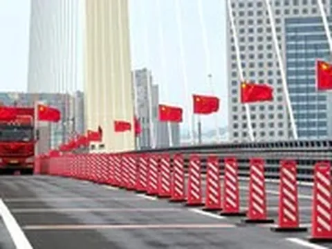 Ông Kim Jong Un qua cầu Tân Áp Lục mới khánh thành, đến Trung Quốc
