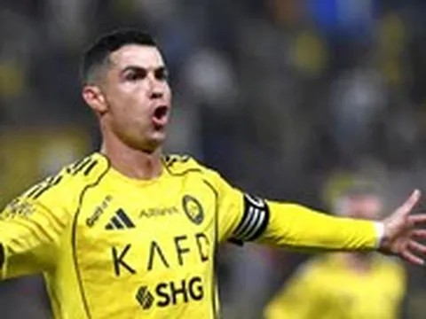 Ronaldo tìm lại niềm vui sau chuỗi ngày sóng gió, tiến gần mốc 1.000 bàn