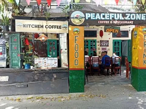 Kiểm tra, xử lý việc sử dụng biển quảng cáo tiếng nước ngoài ở “phố Tây”