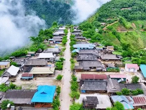 Bản làng miền Bắc nào có tên 'dải mây vắt vẻo ngang trời'?