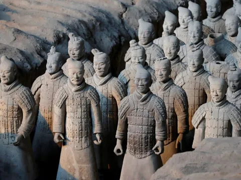 Dấu vân tay 2.200 năm hé lộ ai xây đội quân đất nung mộ Tần Thủy Hoàng