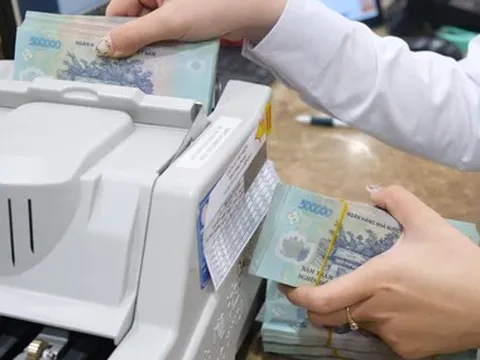 Lãi suất niêm yết giảm, lãi suất 'thật' vẫn '8 chấm, 9 chấm'