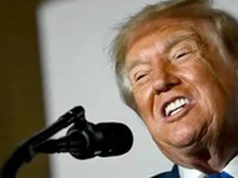 Ông Trump phản pháo sau khi bị ông Obama chê bai